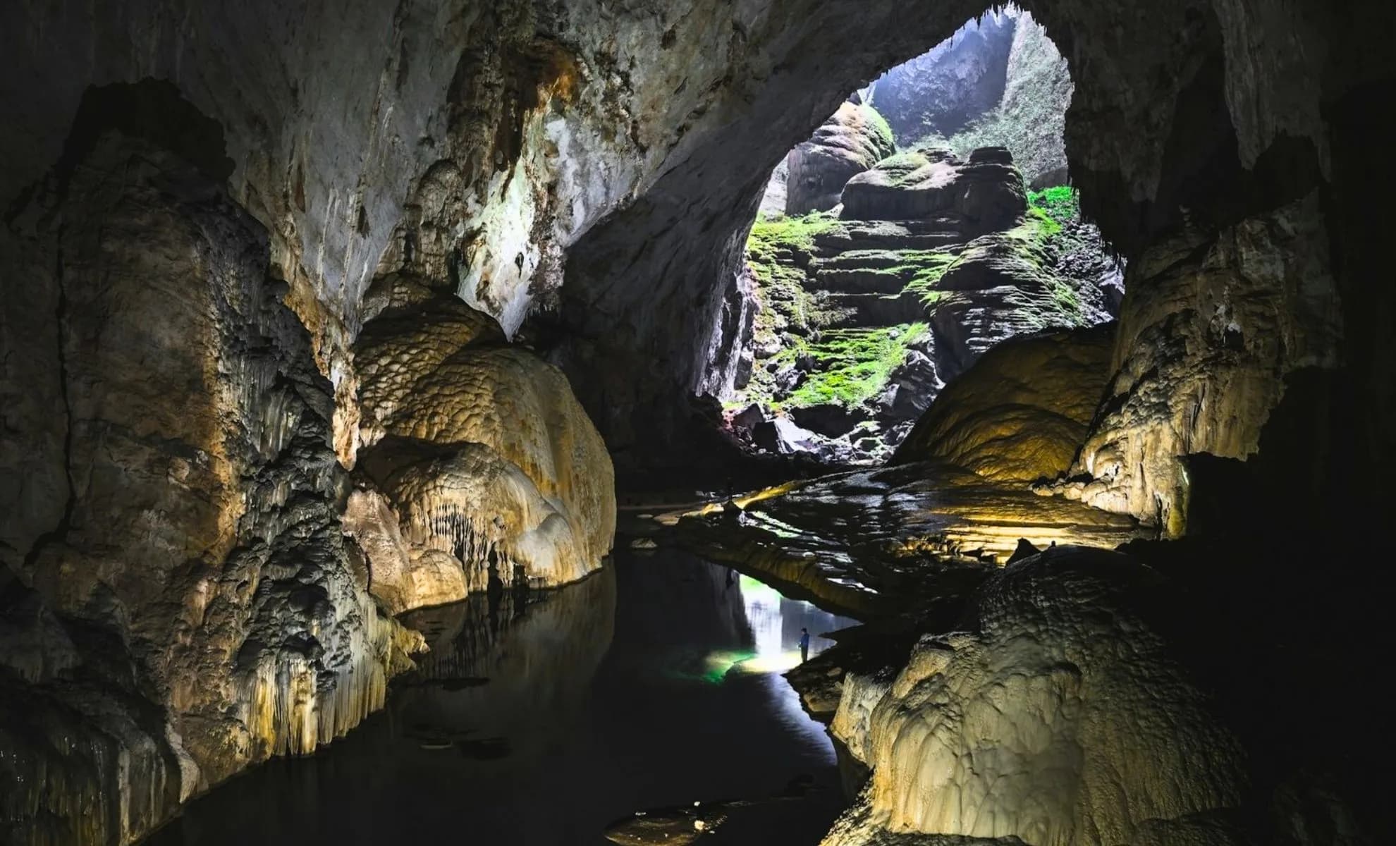 Cave Vietnam